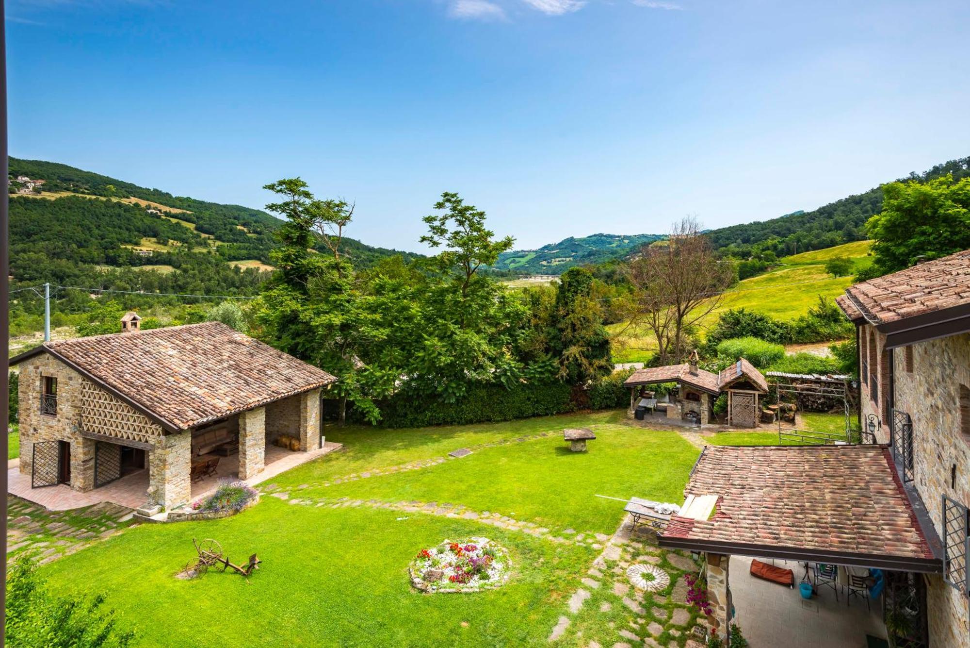 Agriturismo Il Salice Tizzano Val Parma エクステリア 写真